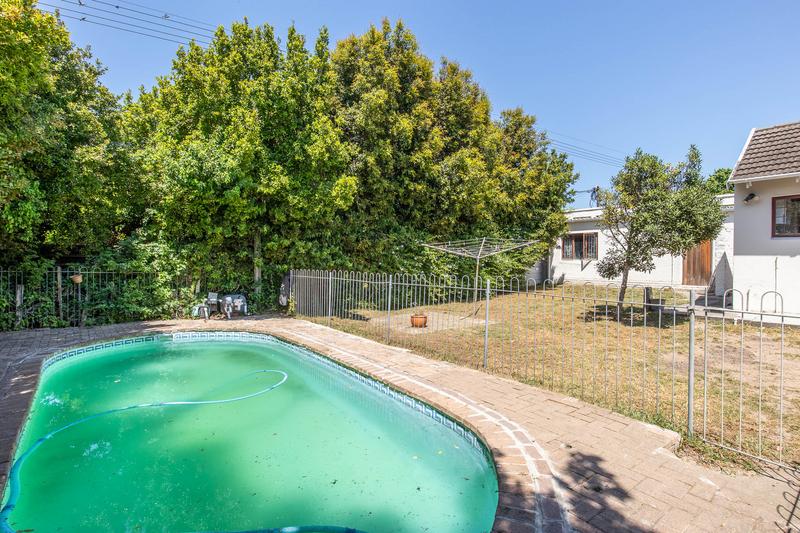 3 Bedroom Property for Sale in Meadowridge Western Cape